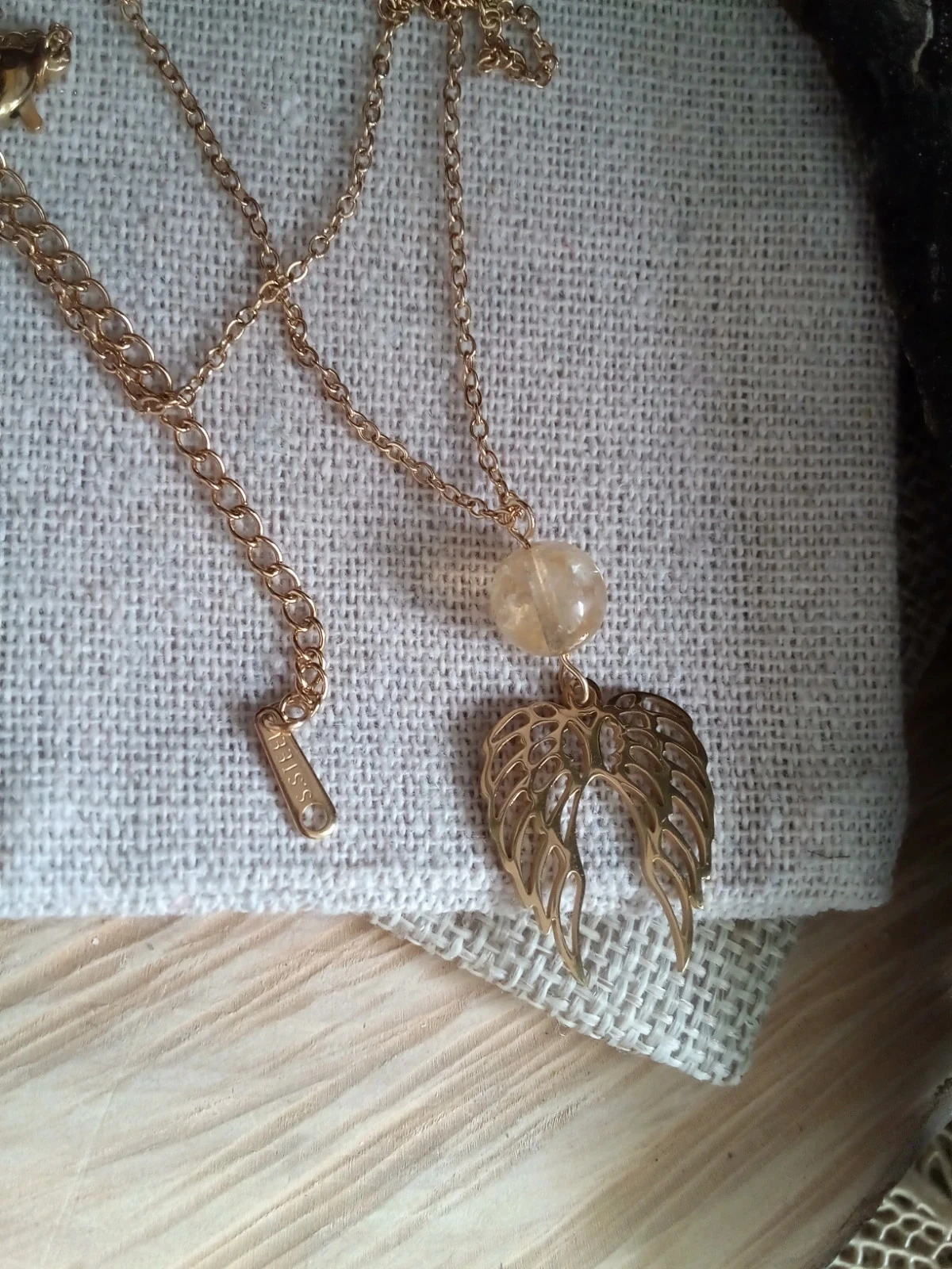 Collier pendentif pierre de citrine et paire d'ailes + carte – photo 3